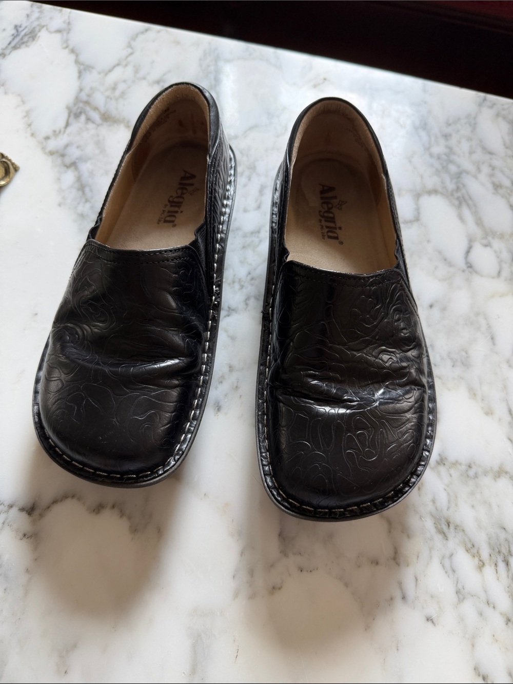 Alegria Women's Black Embossed Leather Slip-On Rocker Out Sole Shoe, size 38